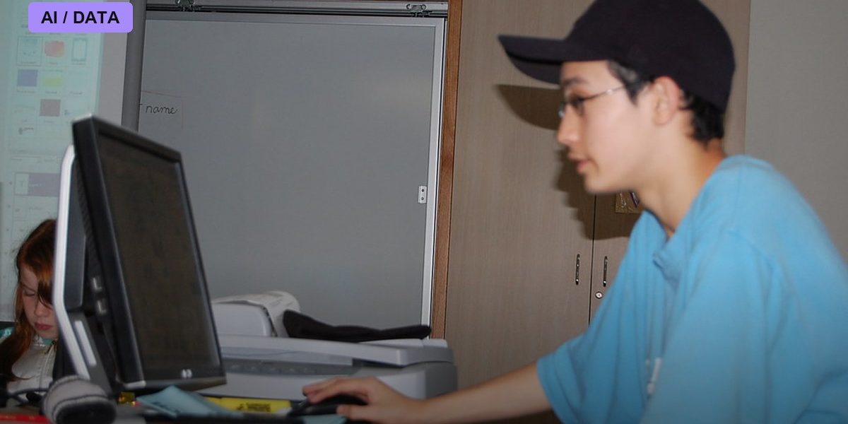 AI Goes to School: 92% of College Students Now Lean on It to Learn